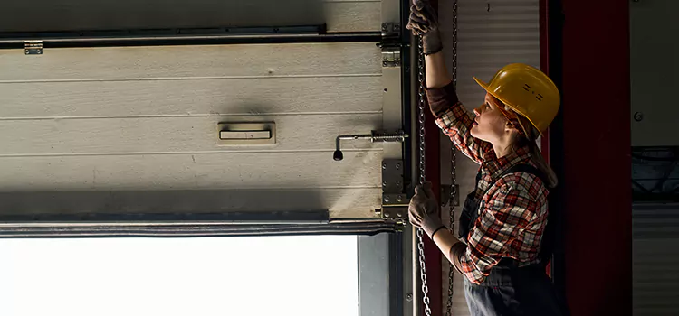 Addressing Common Garage Door Stoppage Issues in Sainte-Catherine-de-la-Jacques-Cartier, QC